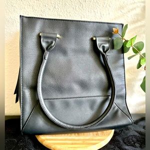 Expandable black purse